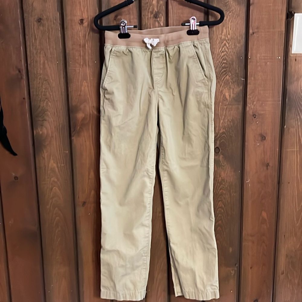 Lands End tan size medium (10-12) youth boys flat front pants.